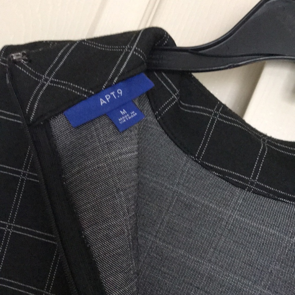 Dress - Picture 3 of 4